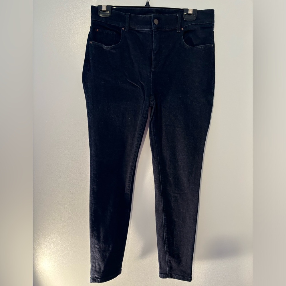 Ann Taylor Dark Denim 8P Skinny Jeans.  Soft material, a little stretch